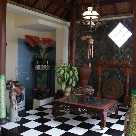 יוגיאקרטה La Javanaise Home Stay Malioboro מראה חיצוני תמונה