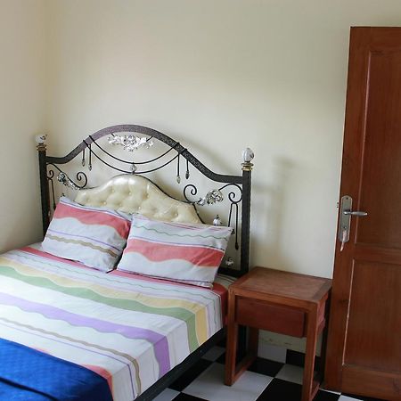 יוגיאקרטה La Javanaise Home Stay Malioboro מראה חיצוני תמונה