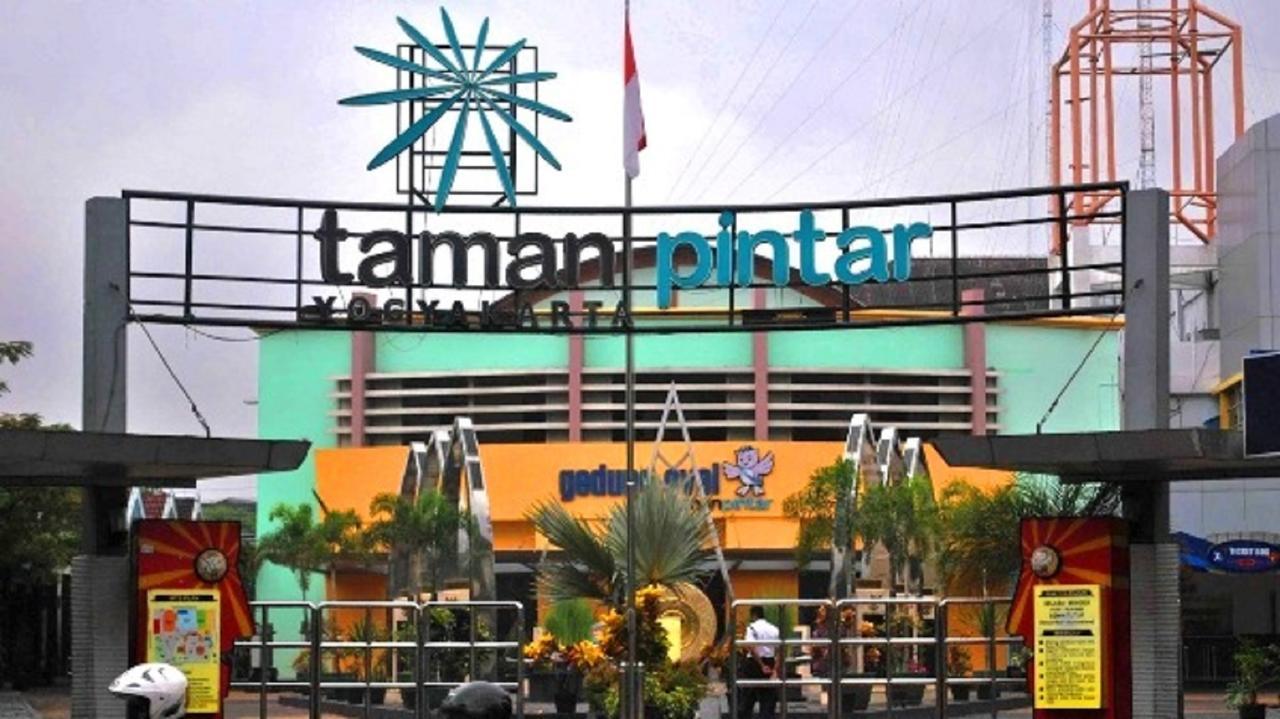 יוגיאקרטה La Javanaise Home Stay Malioboro מראה חיצוני תמונה
