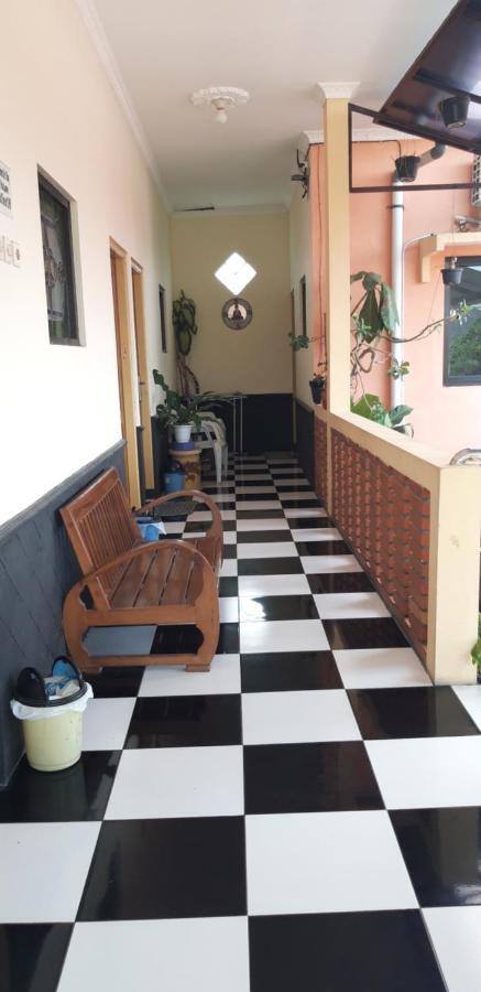 יוגיאקרטה La Javanaise Home Stay Malioboro מראה חיצוני תמונה